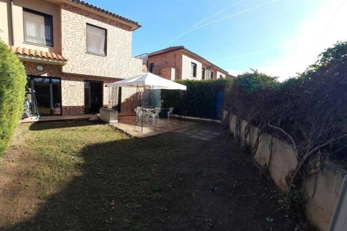 Sale of townhouse in , Paracuellos de Jiloca photo 2