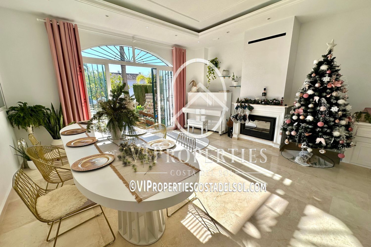 Sale of townhouse in  Calle Laurel, 4 , Estepona photo 4