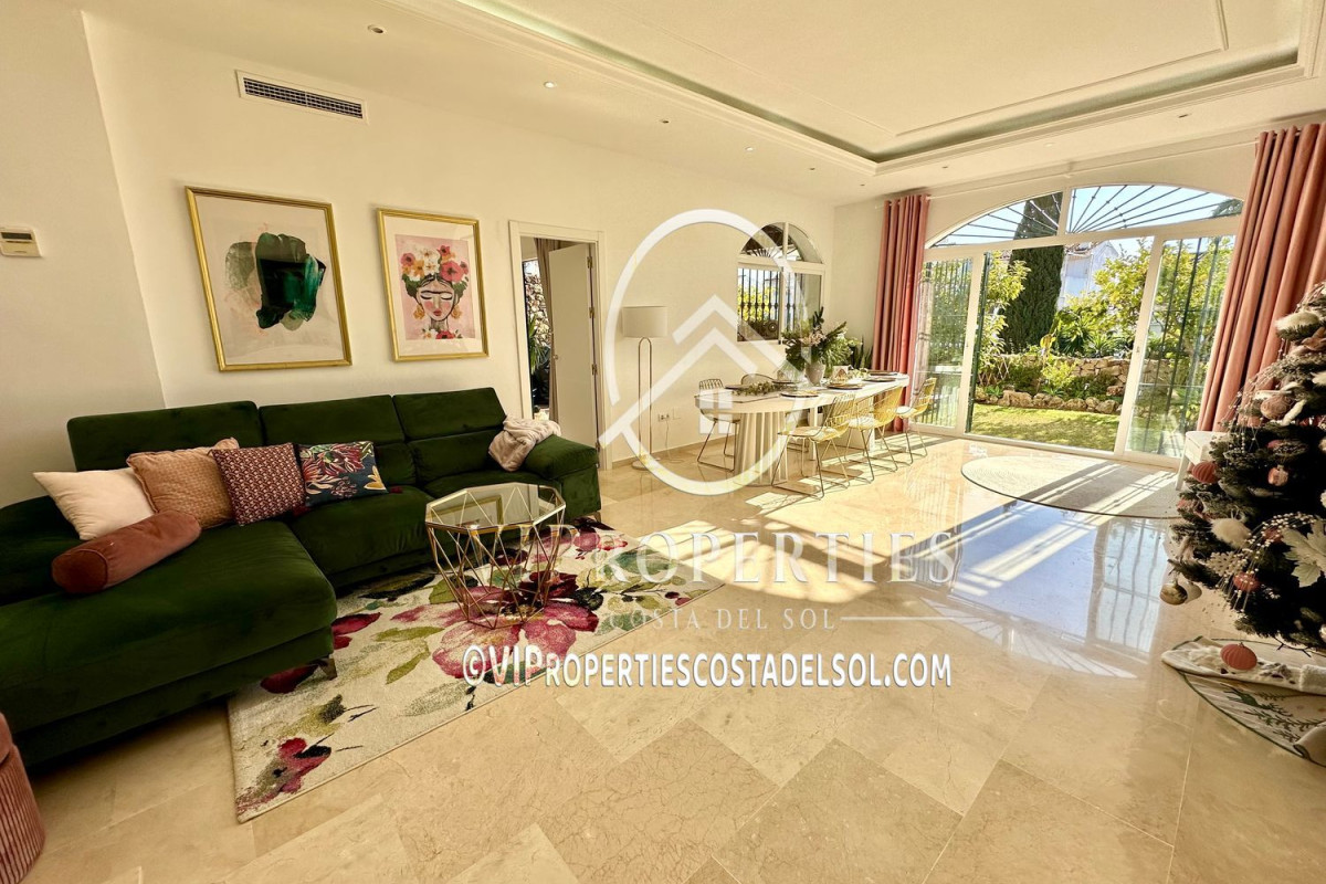 Sale of townhouse in  Calle Laurel, 4 , Estepona photo 5