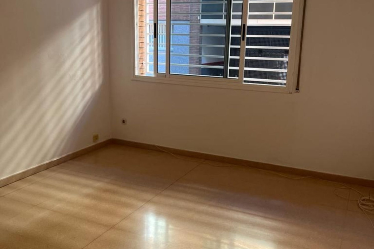 Sprzedaż mieszkania w Passatge de Sant Lluís, Cornellà de Llobregat
photo 2