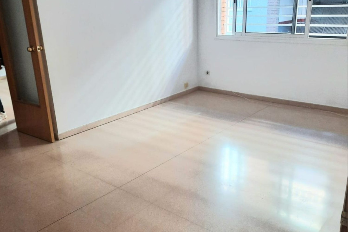 Sprzedaż mieszkania w Passatge de Sant Lluís, Cornellà de Llobregat
photo 3