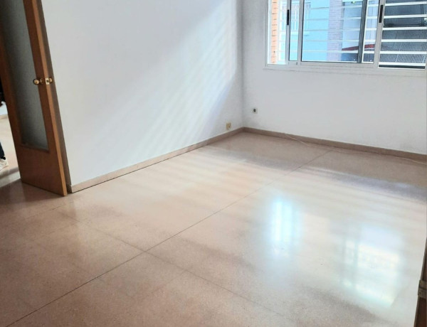 Piso en venta en Passatge de Sant Lluís, Cornellà de Llobregat thumbnail 2