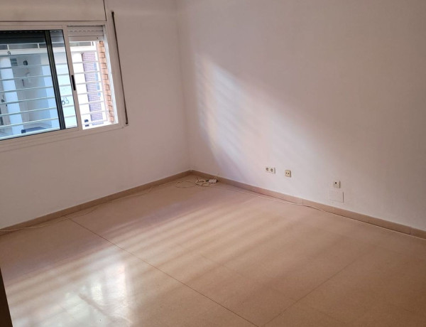 Piso en venta en  Passatge de Sant Lluís, Cornellà de Llobregat photo 4
