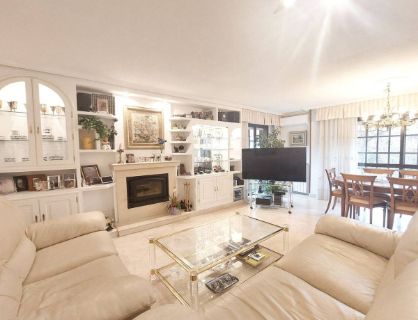 Chalet adosado en venta en  Somosaguas , Pozuelo de Alarcón photo 1