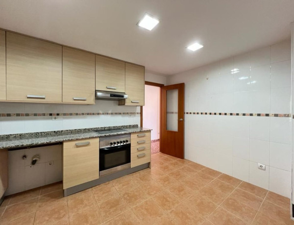 Продажа квартиры в  Núcleo Urbano , La Pobla de Vallbona photo 2