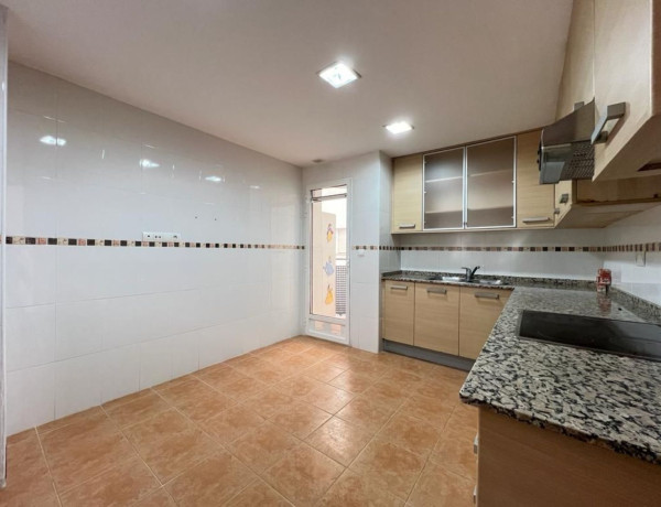 Продажа квартиры в  Núcleo Urbano , La Pobla de Vallbona photo 3