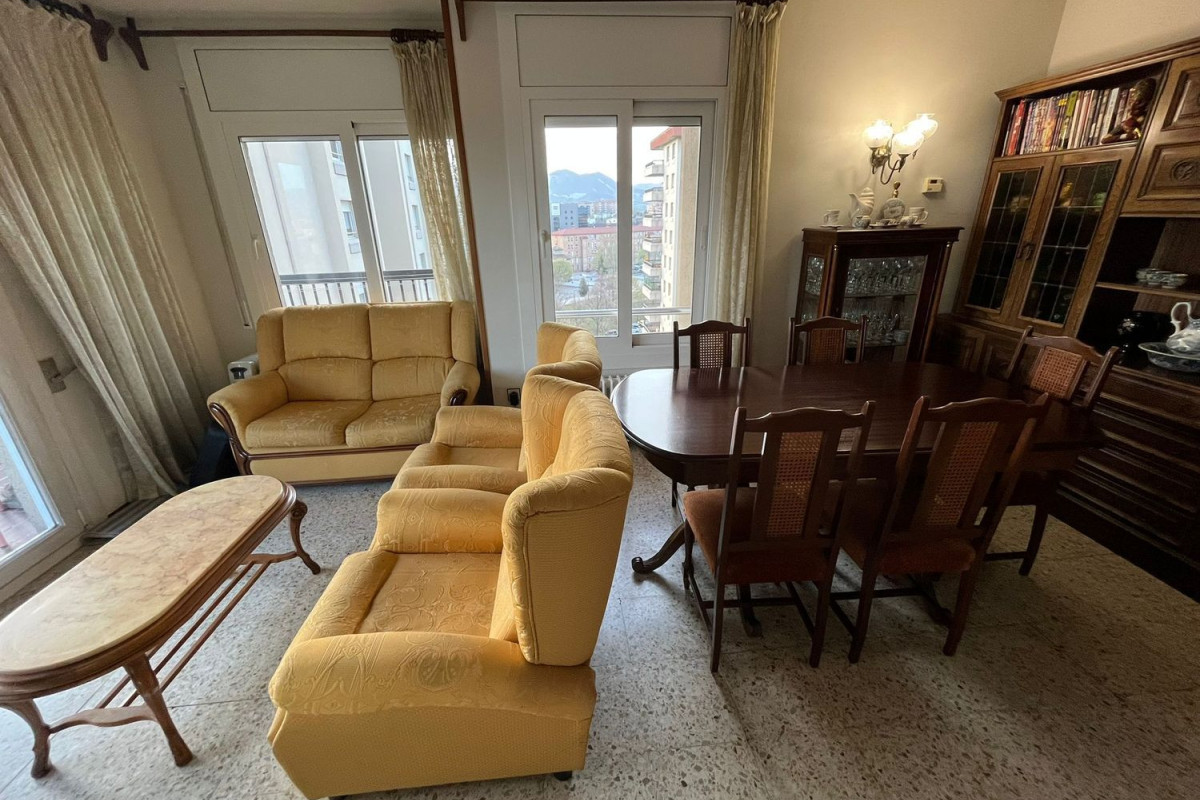 Продажа квартиры на Calle Mossèn Josep Gudiol, Вик
photo 3