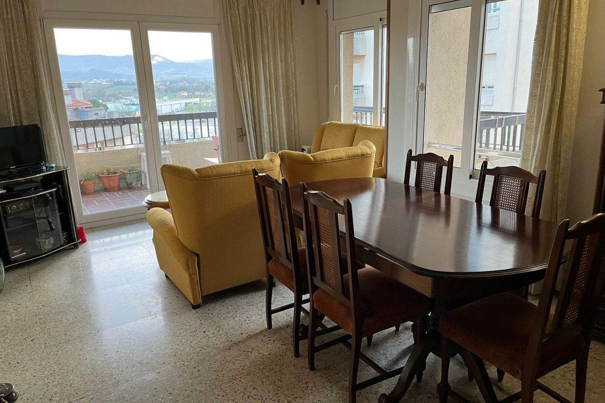 Продажа квартиры на Calle Mossèn Josep Gudiol, Вик
photo 4