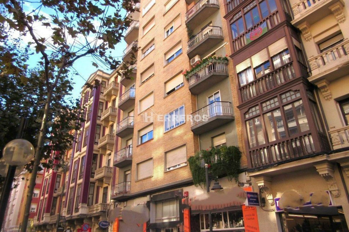 Venta de piso en Calle Duquesa de la Victoria, Logroño
 photo 2