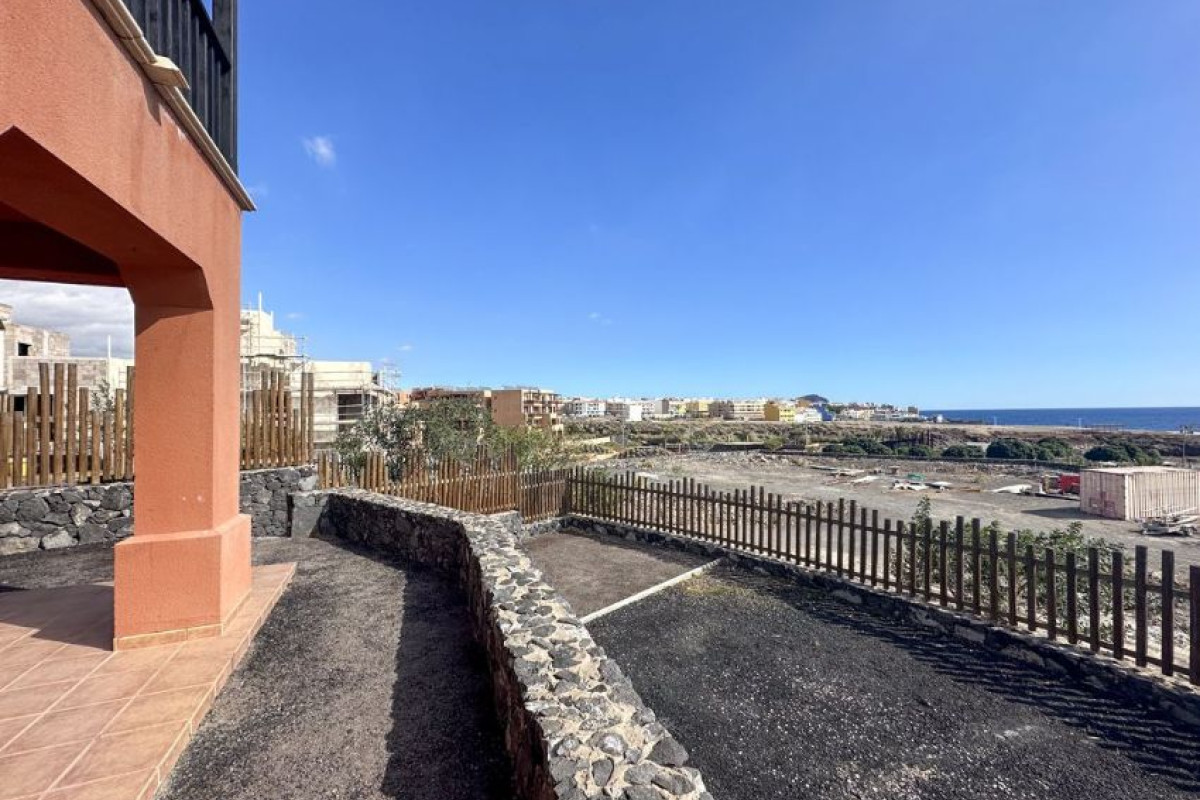 Sale of townhouse in Calle de Las Higueras , San Miguel de Abona photo 1