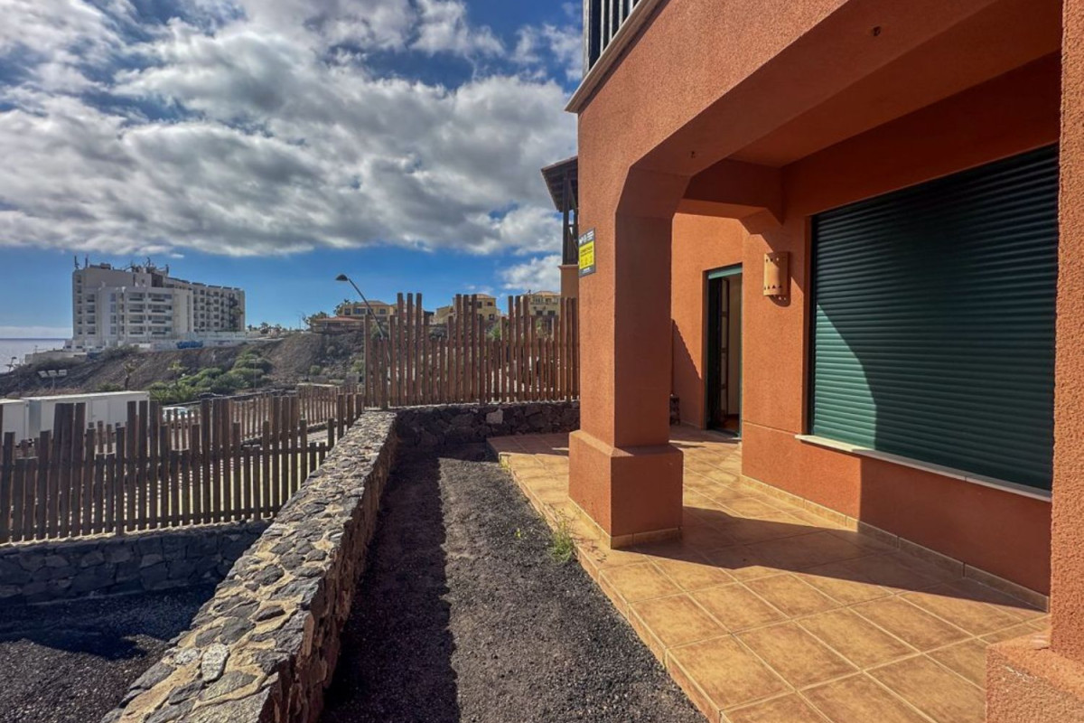 Sale of townhouse in Calle de Las Higueras , San Miguel de Abona photo 3