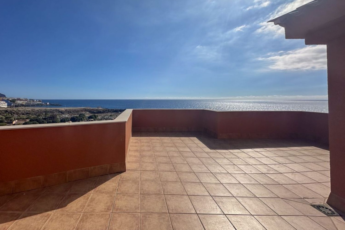 Sale of townhouse in Calle de Las Higueras , San Miguel de Abona photo 4