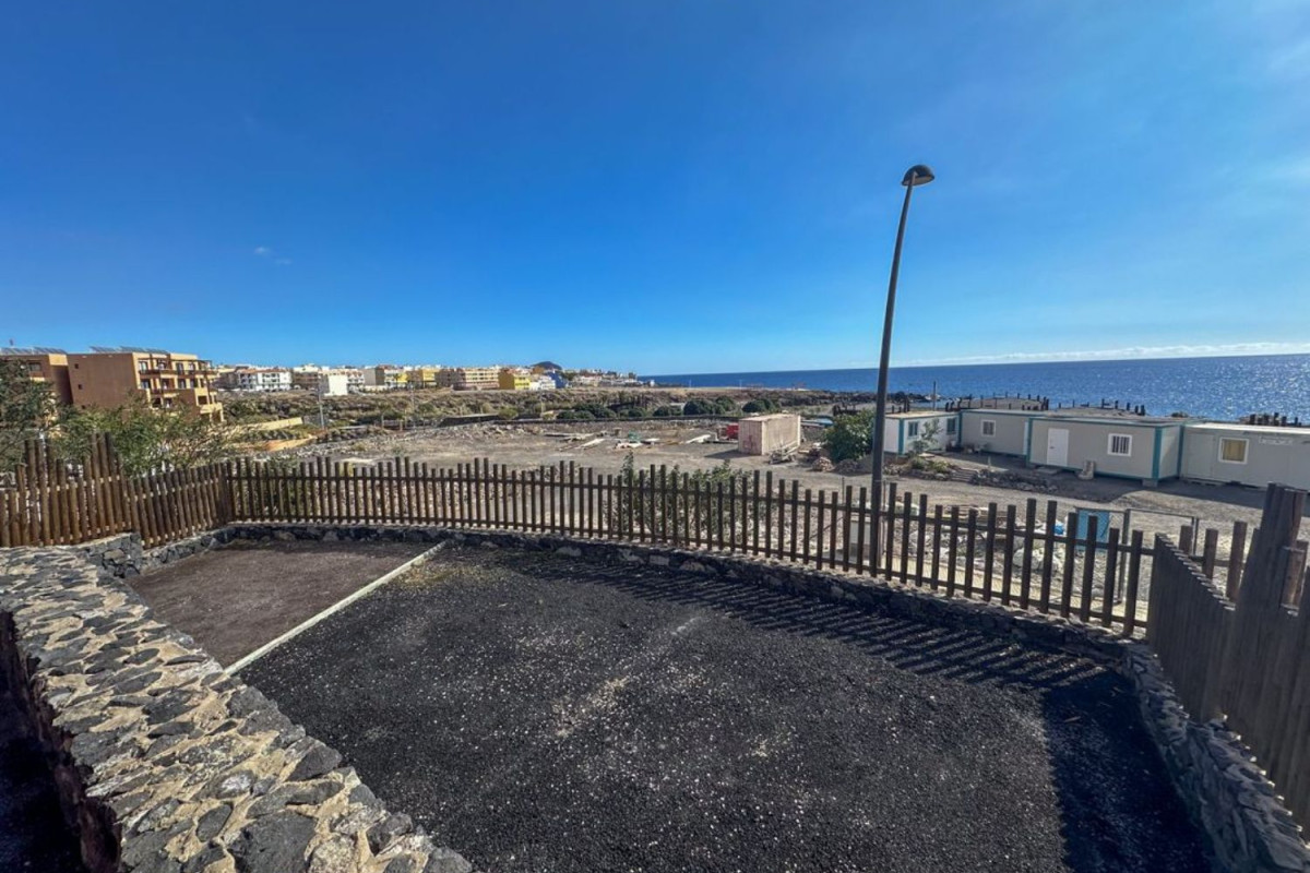 Sale of townhouse in Calle de Las Higueras , San Miguel de Abona photo 5