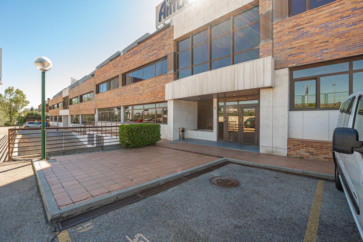 Venta de oficina en Calle Mahon , Las Rozas de Madrid photo 2