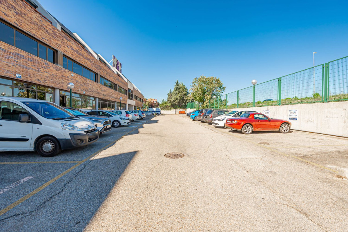 Venta de oficina en Calle Mahon , Las Rozas de Madrid photo 4