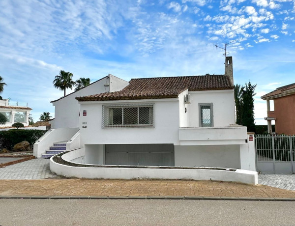 Detached villa for sale in  Seghers , Estepona photo 4
