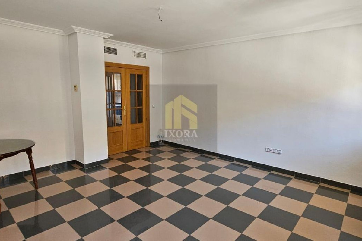 Продажа квартиры на Calle Irlanda, 2, Линарес
 photo 2