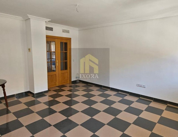 Продажа первого этажа в Calle Irlanda, 2, Linares thumbnail 1
