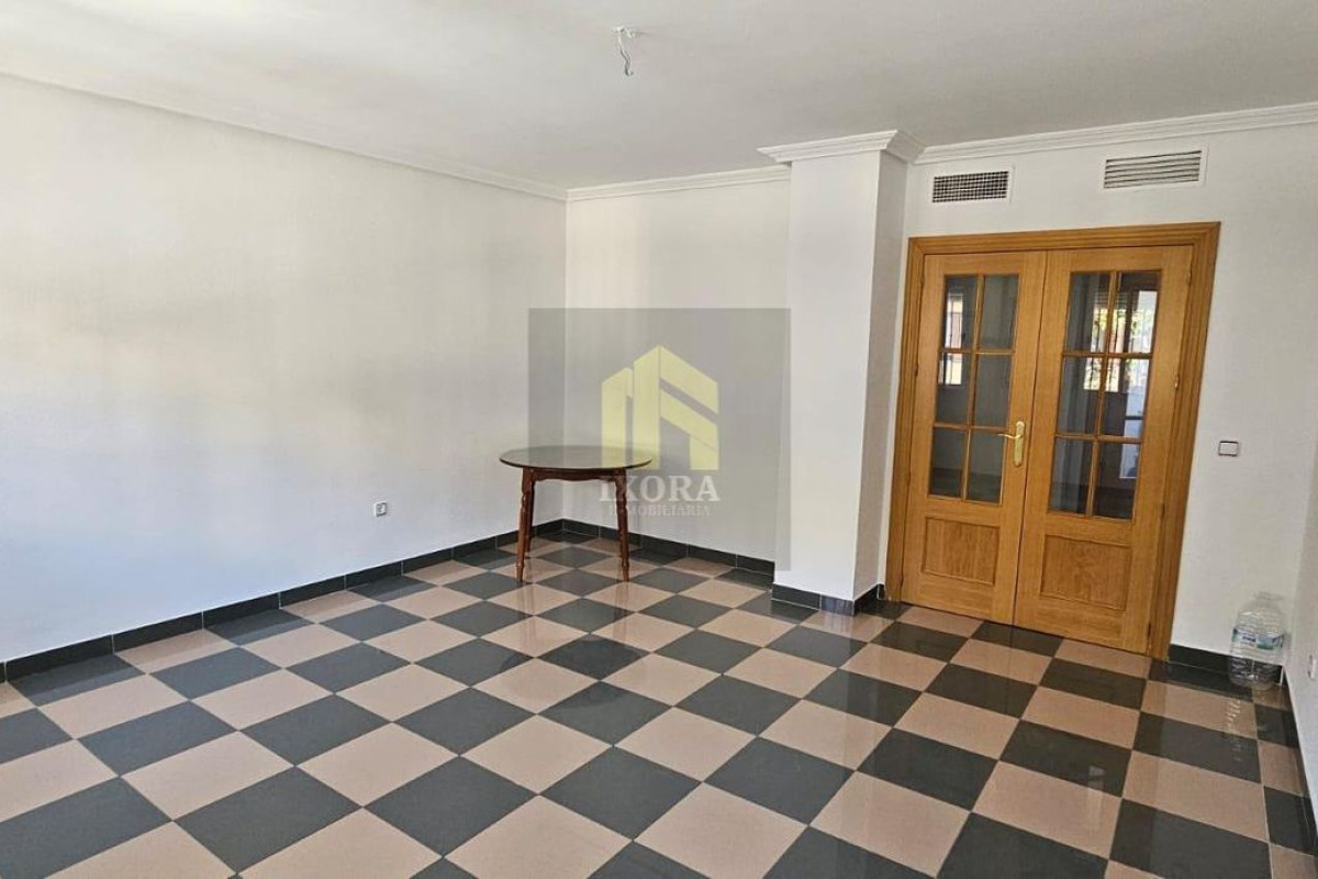 Продажа квартиры на Calle Irlanda, 2, Линарес
 photo 3