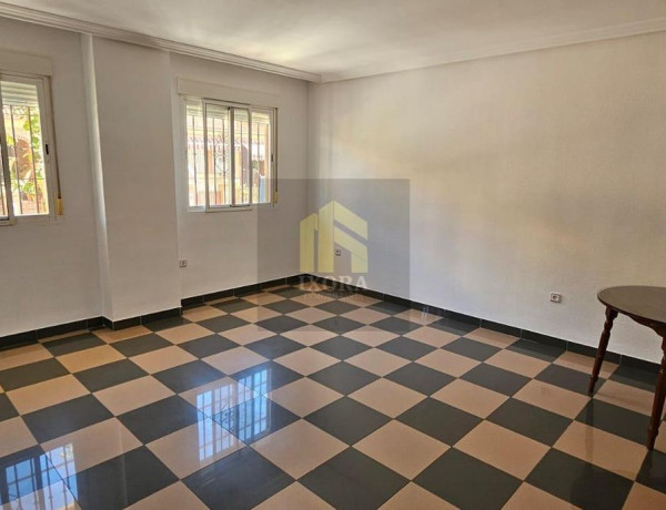 Продажа первого этажа в  Calle Irlanda, 2, Linares photo 4