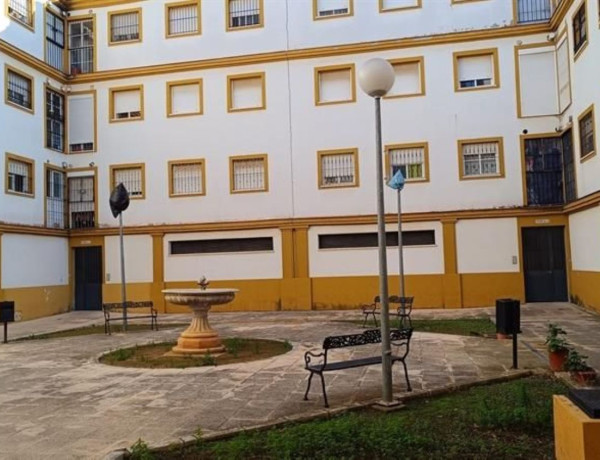 Piso en venta en Calle la Corchuela, Dos Hermanas thumbnail 2