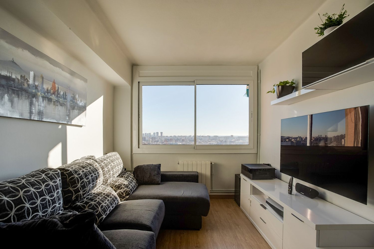 Sale of apartment in Avenida de Salvador Allende, Cornellà de Llobregat
photo 3