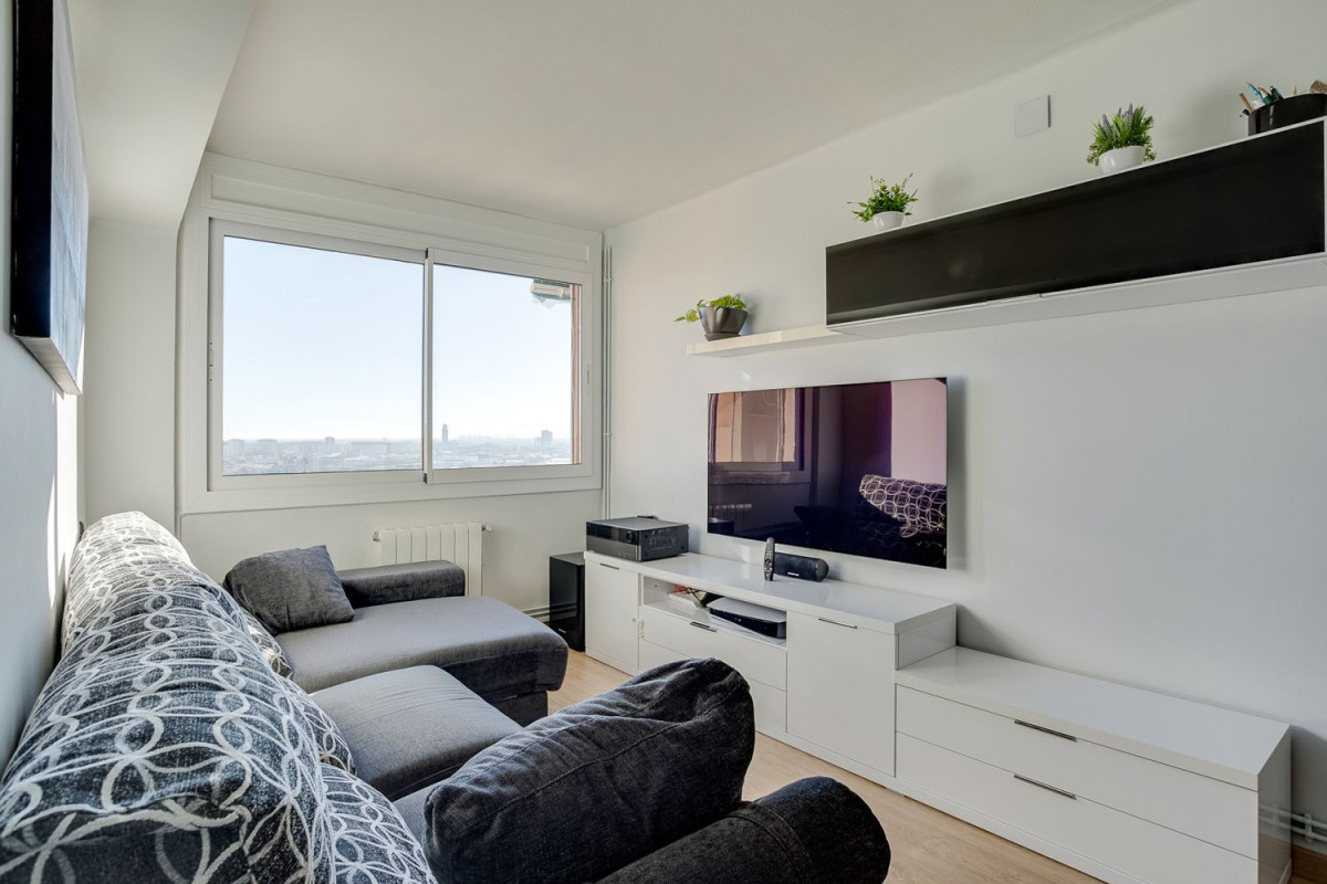 Sale of apartment in Avenida de Salvador Allende, Cornellà de Llobregat
photo 4