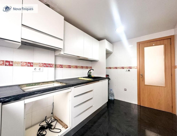 Piso en venta en  La Creu de Barberà - Avinguda - Eixample , Sabadell photo 2
