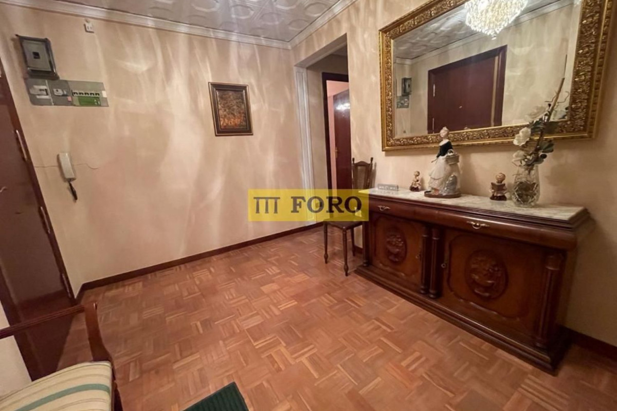 Sale of apartment in Center, Miranda de Ebro
photo 2