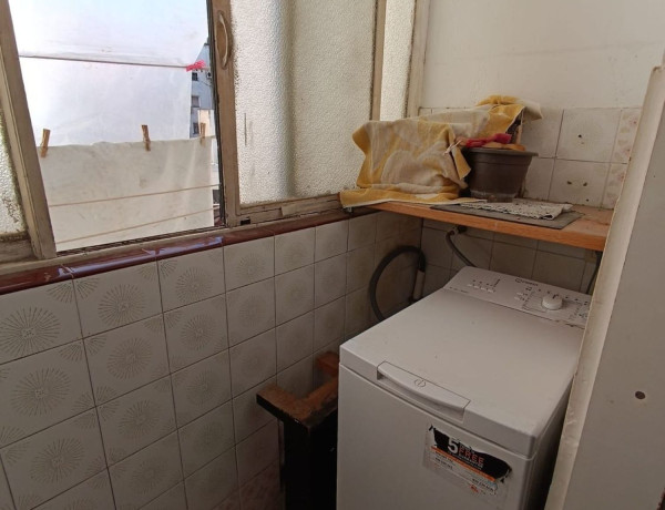 Piso en venta en  Calle de les Mimoses, Hospitalet de Llobregat photo 4