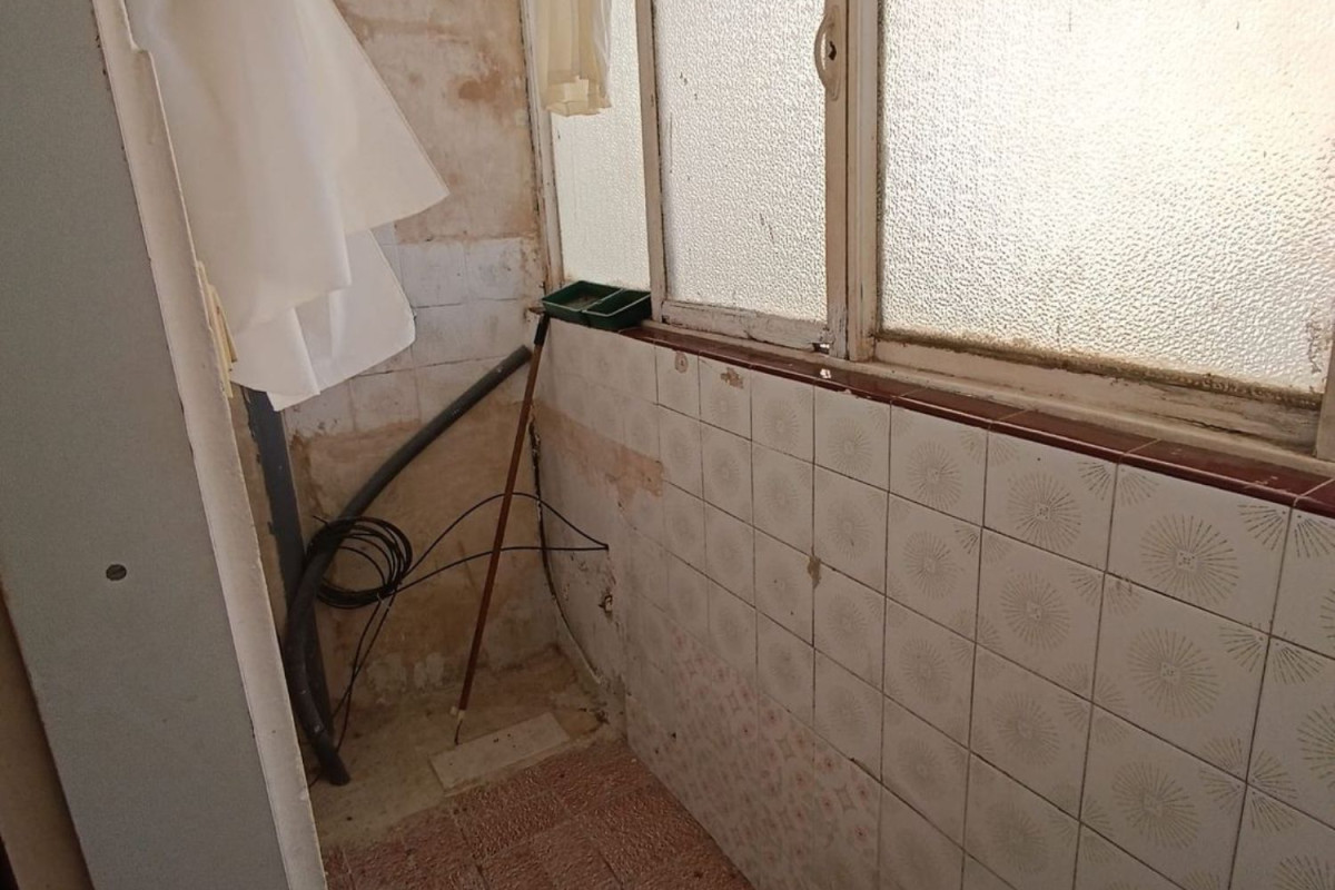 Sale of apartment in Calle de les Mimoses, Hospitalet de Llobregat
 photo 5