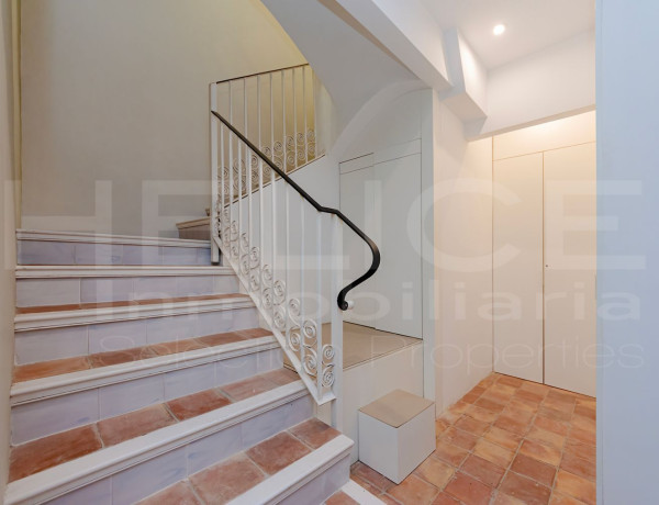 Edificio de uso mixto en venta en calle de la Nau, 9 photo 3