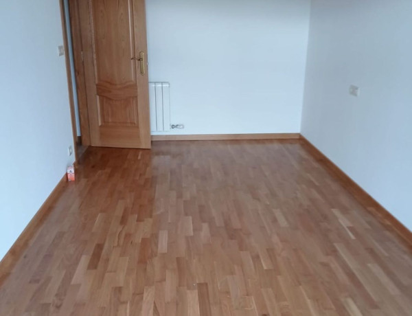 Piso en venta en , O Covelo photo 1