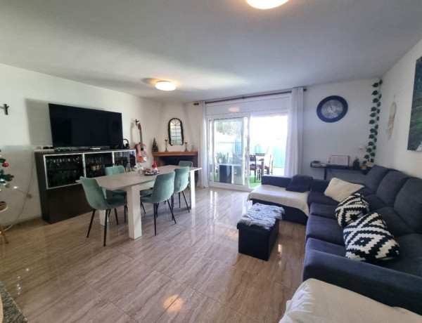 Semi-detached house for sale in  Clarà , Torredembarra photo 1