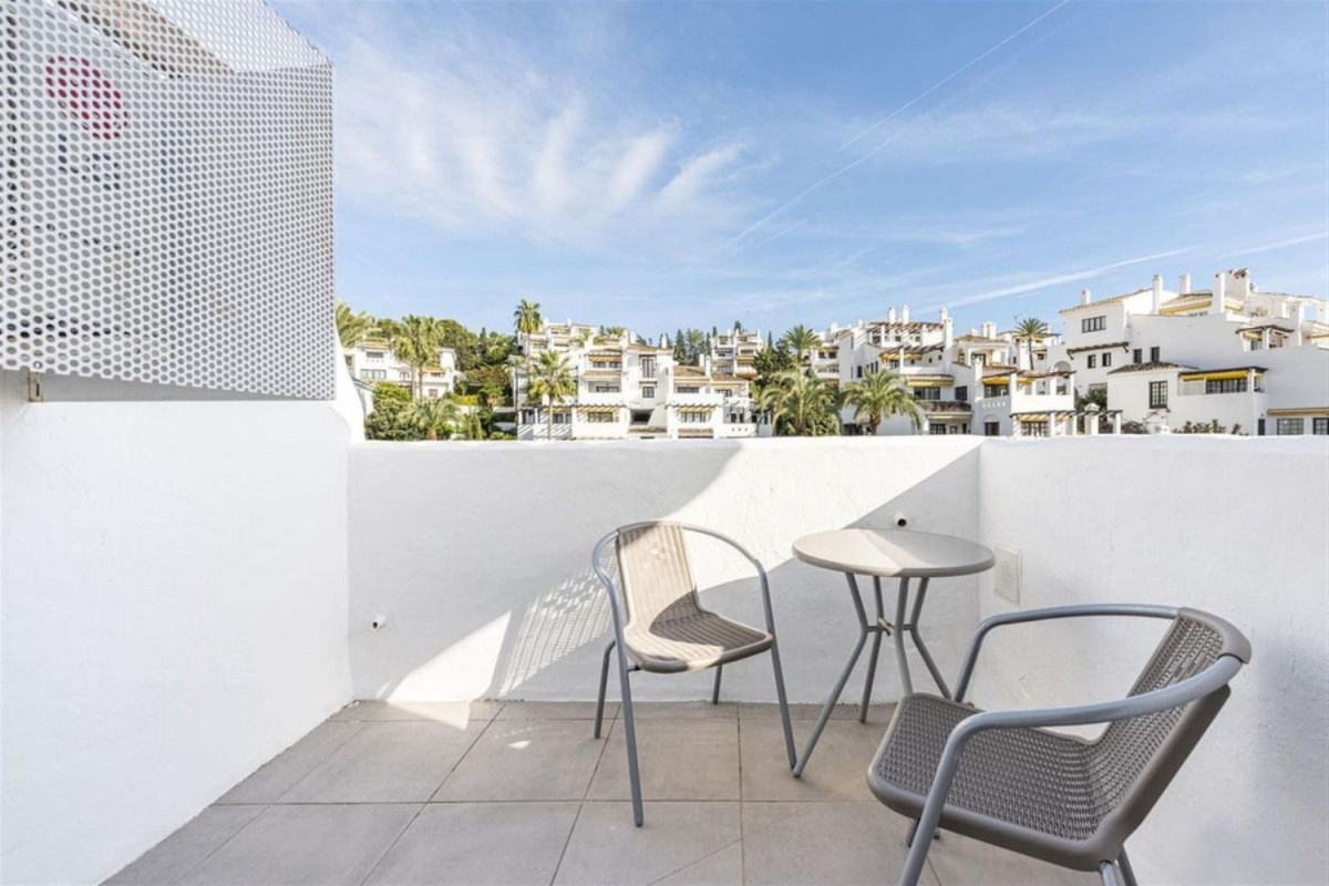 Sprzedaż duplexu w Calle las Camelias, Marbella photo 4