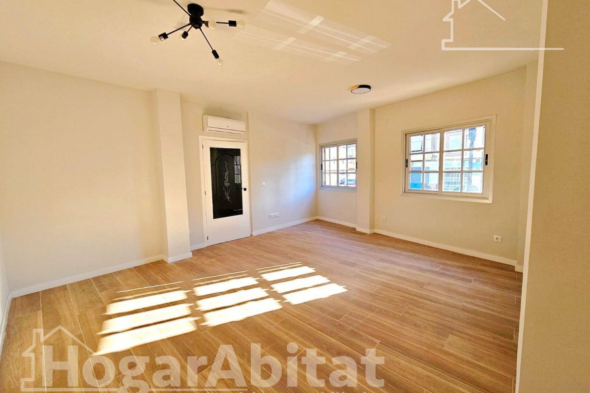 Sale of townhouse in , Rafelbunyol photo 2