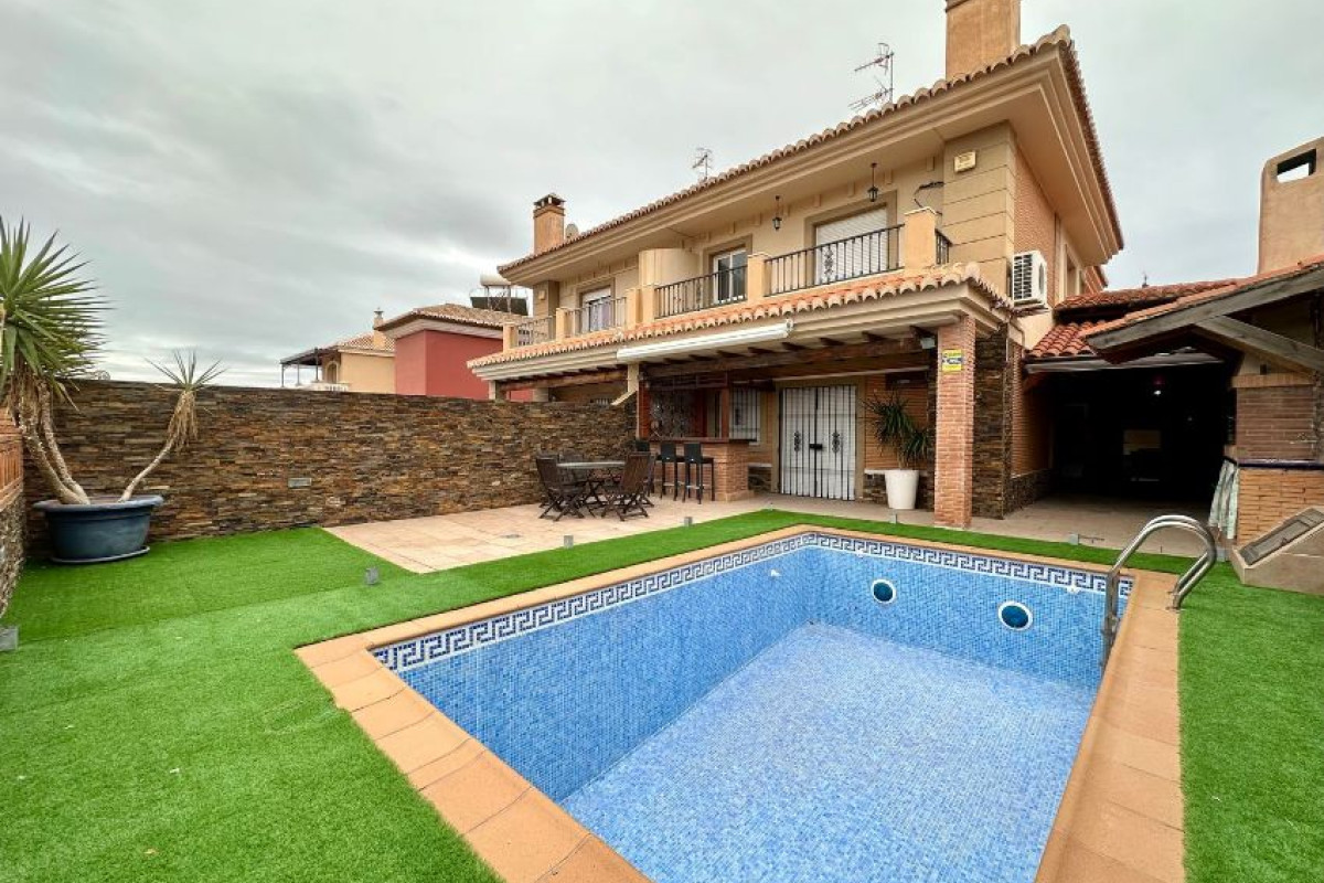 Venta de chalet adosado en Ronda de Poniente , Motril photo 1