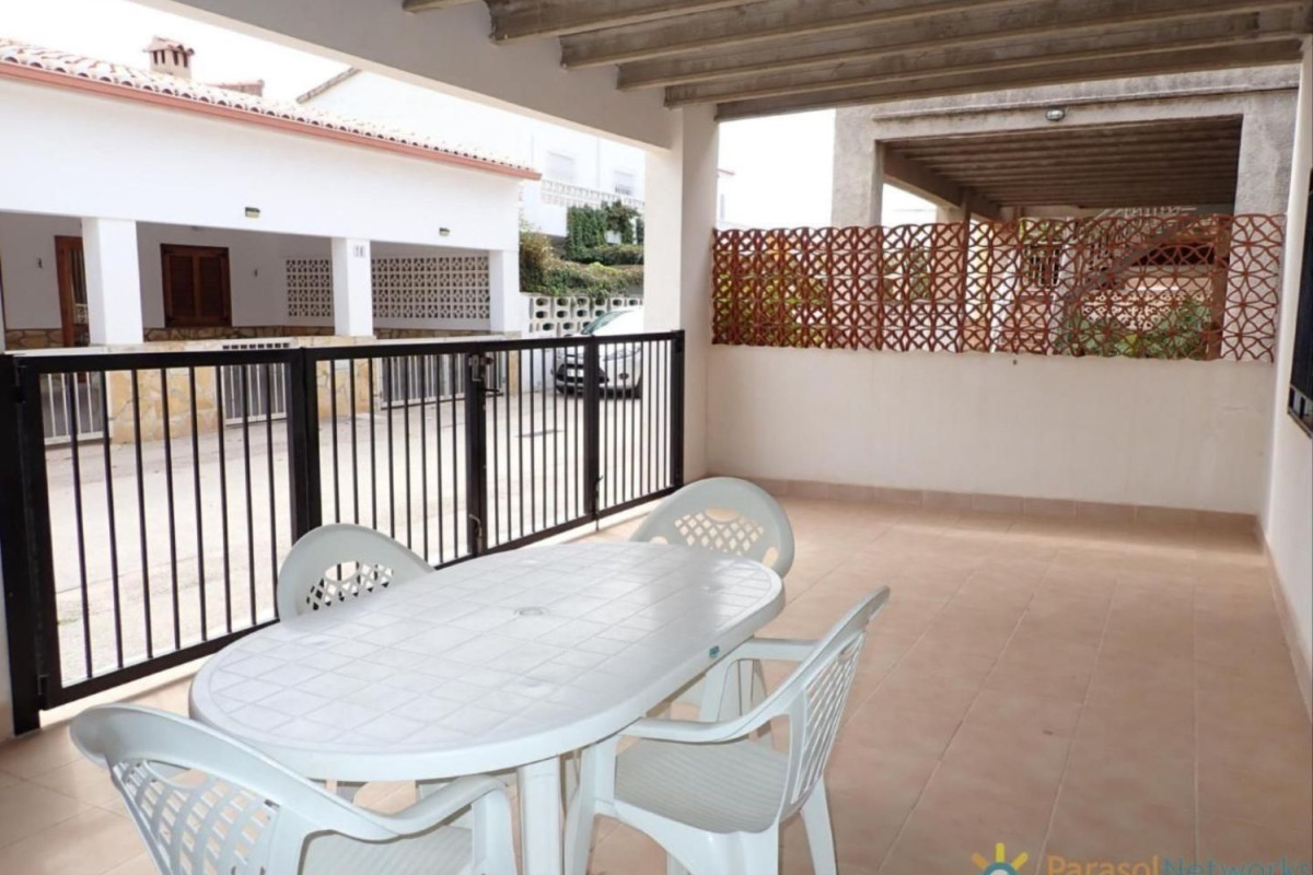 Sale of townhouse in Oliva town , Olive photo 1