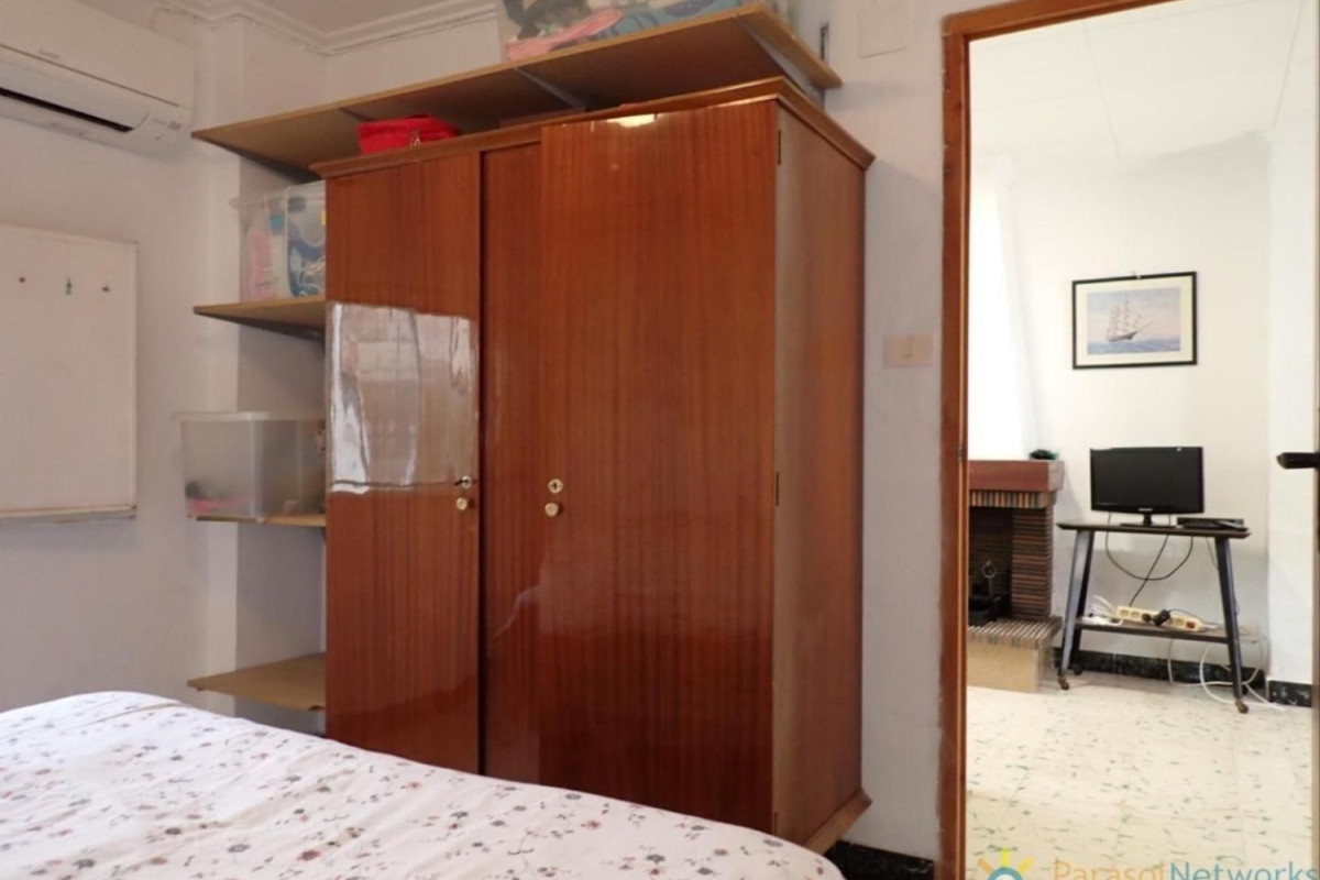 Sale of townhouse in Oliva town , Olive photo 4