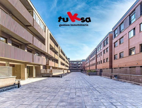 Bajo en venta en Calle Ciudad de Ibiza, Ávila photo 1
