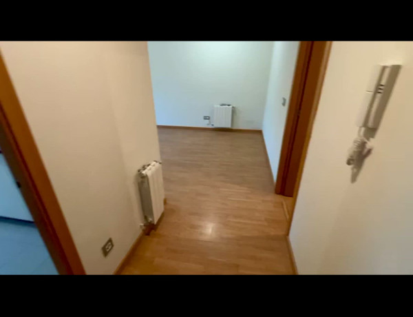 Bajo en venta en Calle Ciudad de Ibiza, Ávila thumbnail 1