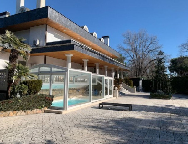 Chalet independiente en venta en  MIRLO, 90, Pozuelo de Alarcón photo 2