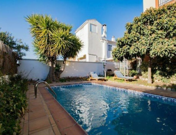 Detached villa for sale in , Peligros photo 1