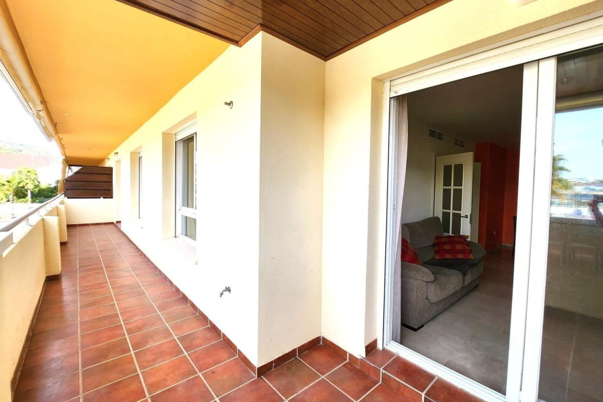 Sale of apartment in Avenida Juan Carlos I, Estepona
photo 3
