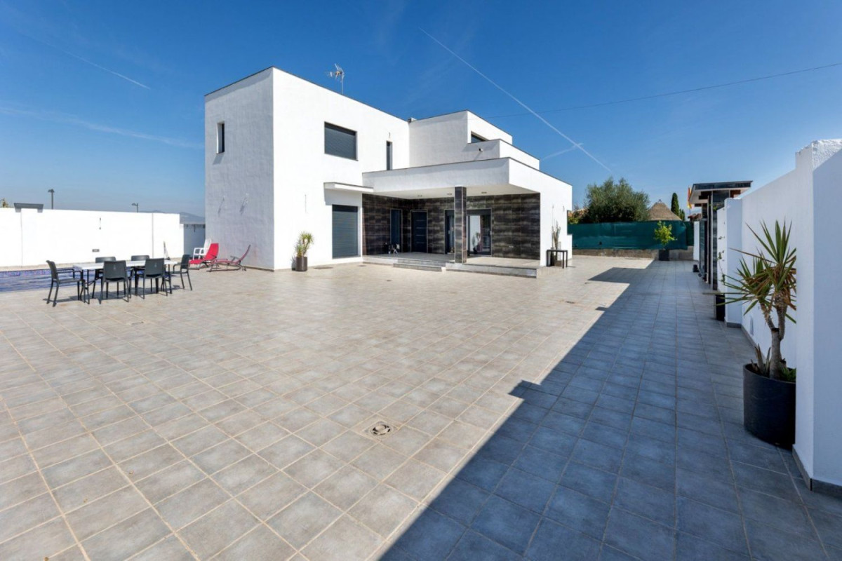 Casa o chalet independiente en venta en calle Magnolia, 22, Cullar-Vega
photo 1