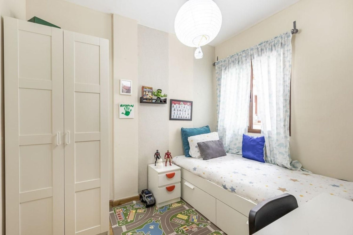 Sale of apartment in Calle Calvario, La Zubia
 photo 5