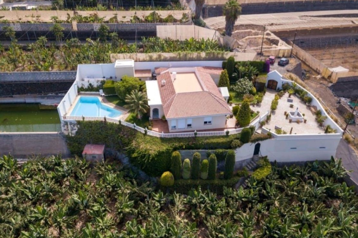 Terreno en venta en Guia de Isora, Santa Cruz de Tenerife photo 1