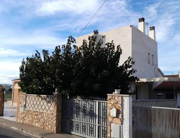 Chalet independiente en venta en Calle Puigmal-A, Empuriabrava thumbnail 1