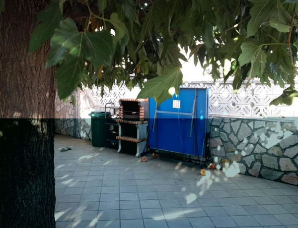Chalet independiente en venta en  Calle Puigmal-A, Empuriabrava photo 4