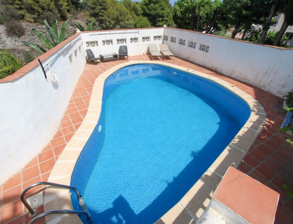 Detached villa for sale in  Avenida Chimenea s/n, Nerja photo 4